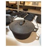10 1/14Inch cast-iron Dutch oven w/lid