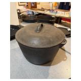 Deep cast-iron Dutch oven with lid 10" x 5 3/4ï¿½