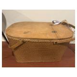 Vtg red man picnic basket with pie shelf