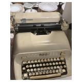 Royal Vtg typewriter