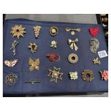 Costume jewelry 21 brooches