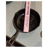 USA #3 6 5/8' cast-iron skillet