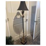 Heavy floor lamp W/pineapple