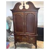 Gorgeous armoire/tv cabinet 78'x41ï¿½