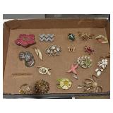 Costume jewelry 20 brooches