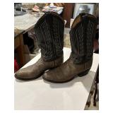 Tony Llama cowboy boots. Mens 10D