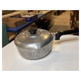 Magnalite pot with lid