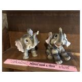 Gilde porcelain elephants