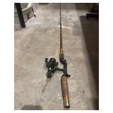 Shimano 100 Q spin fishing reel with Heddon pal