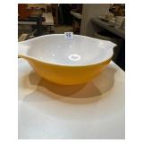 4 quart vintage Pyrex Cinderella mixing bowl