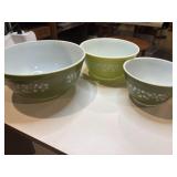 Three vintage Pyrex mixing nesting bowls, spring
