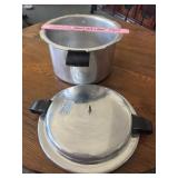 Large Clean Mirromatic pressure cooker missing