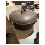 Wagnerware cast iron Dutch oven with lid, 8EB,