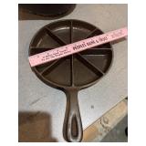Cast iron cornbread pan #D8