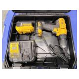 DeWalt 20v drill with battery / charger  working