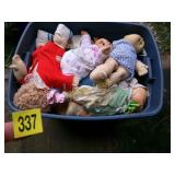 TOTE OF DOLLS