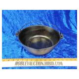 8A Cast iron Dutch oven/No lid
