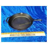 Large lodge Cast iron pan