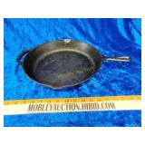 Lodge Cast iron pan