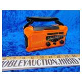 Hand crank radio emergency light and radio solar