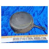 No 7 Griswold cast iron pan