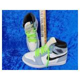 Air Jordan 1 mid like new size 9