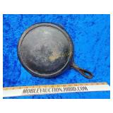 Single notch cast iron pan