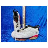 Air Jordan 6 retro low infared 23 size 9 and a