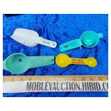 Advertising kitchen utensils