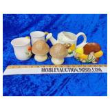 Mushroom set with salt and pepper shakers