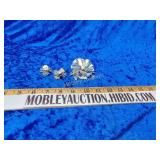 Ear rings and brooch