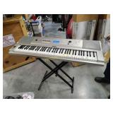 Yamaha keyboard with stand no shipping