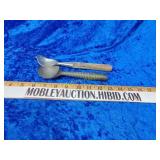 REMC ice cream scoop and regular scoop