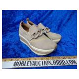 New 71/2 size women shoes