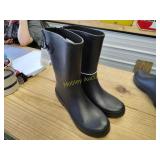 New size 9 farm boot