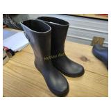 New size 6 farm boot