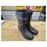 New size 8 farm boot