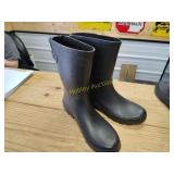 New size 11 farm boot