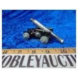 Small heavy cannon The butt end of it comes pulls