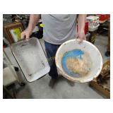 2 enamel pans