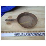 Cast iron pan