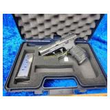 Walther CCP 9 mm pistol 2 mag