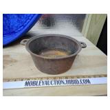 Cast iron pot