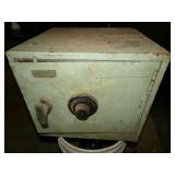 SMALL YALE SAFE