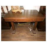 WOODEN ANTIQUE DESK
