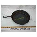 Small logo Griswold large cast iron pan