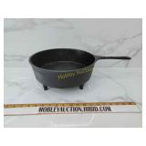 Gate marked spider cast iron skillet