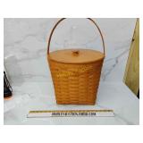 Large longaberger basket with lid