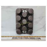 #10 Griswold muffin pan 949