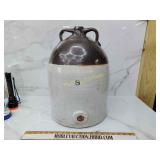 Beautiful double-handle 8 gallon with spout crock